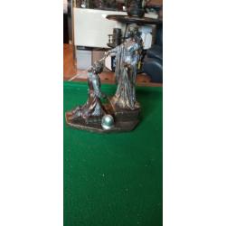 Groupe en composite m&eacute;di&eacute;val