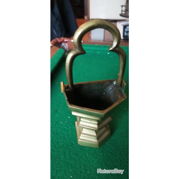 Ancien seau � eau b�nite XVII e en bronze