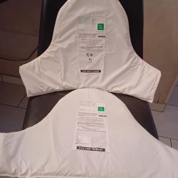 Ench&egrave;re lot de 2 plaques balistiques contre les armes de poings et les lames AEGIS 52X39 cm