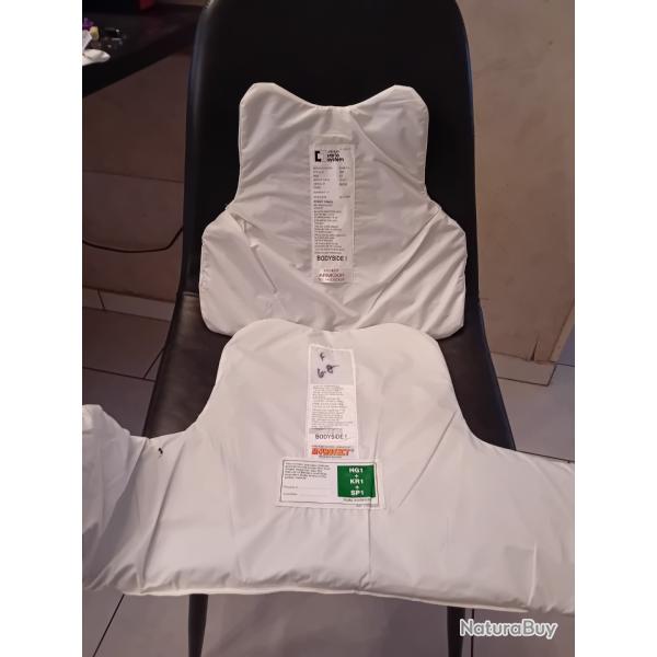 Ench�re lot de 2 plaques balistiquescontre les armes de poings et les lames  MEHLER 64X36 et 37x34cm