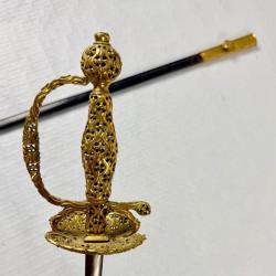 &Eacute;P&Eacute;E COURTE FRAN&Ccedil;AISE EN LAITON AJOUR&Eacute; ET DOR&Eacute; ,ANN&Eacute;E 1776