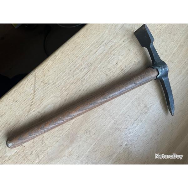 Pioche arm�e suisse