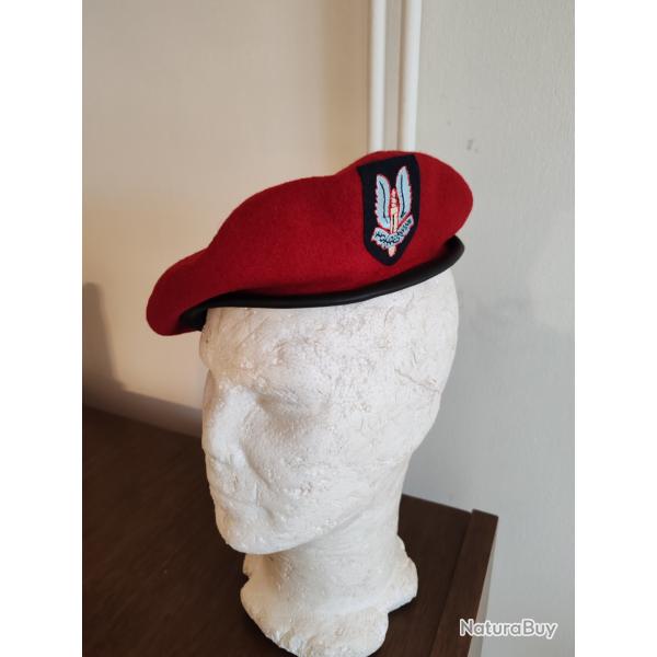 BERET ROUGE "WHO DARES WINS"