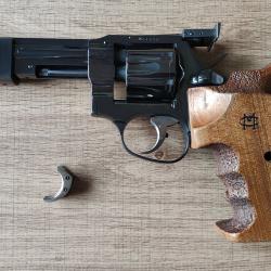 Revolver Manurhin 32 match,crosse morini taille L avec contre poids et d&eacute;tente large,bon &eacute;tat