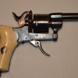 SUPERBE PETIT REVOLVER GALAND "LE MIGNON"-SIGNE GALAND PARIS-CALIBRE 5,5 mm-BELLE EPOQUE 1870/1900
