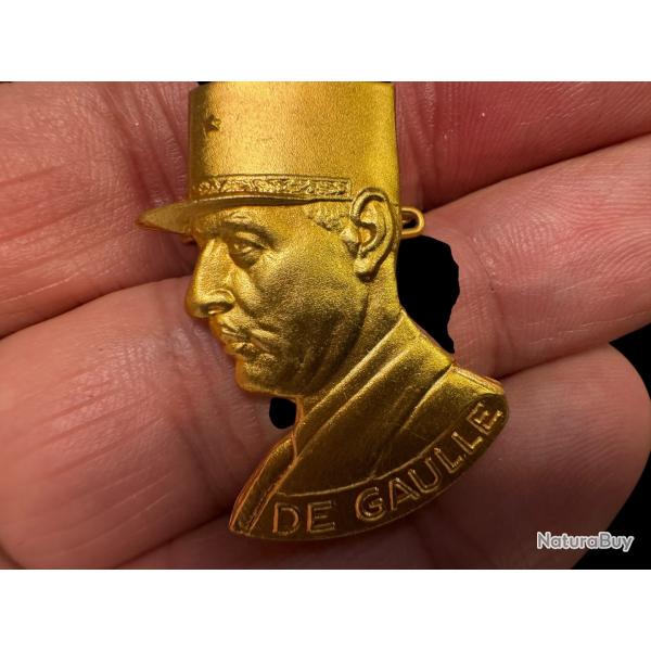 m�daille du  buste g�n�ral DE GAULLE par paul kramer neuchatel suisse dor�e   3x2,2 cm