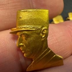 m&eacute;daille du buste g&eacute;n&eacute;ral DE GAULLE par paul kramer neuchatel suisse dor&eacute;e 2x1,3 cm