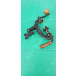 ANCIEN SERTISSEUR  CAL 12  .  PARFAIT FONCTIONNEMENT MECANIQUE  .