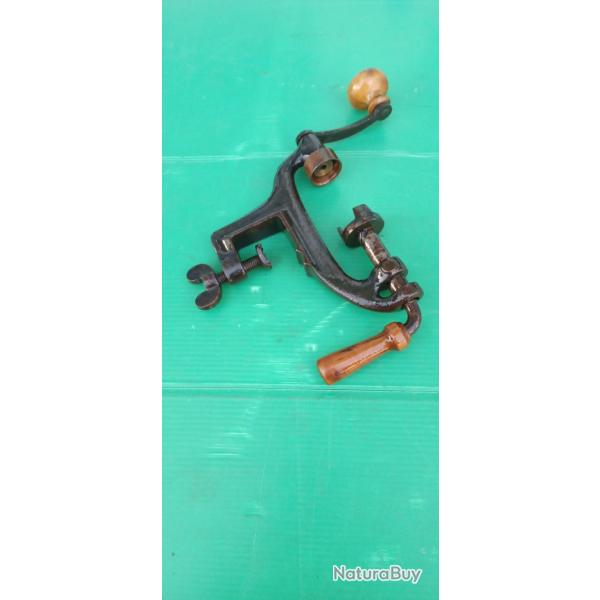 ANCIEN SERTISSEUR  CAL 12  .  PARFAIT FONCTIONNEMENT MECANIQUE  .