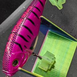 LOT 377  /JERKBAITS SLOWSINKING COULANT avec 3 grosses billes /10 cm /Ref : rose / FISH AND FISHING.