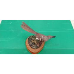 SUPERBE  OISEAU  "  COUCOU  "   TOUT  EN BOIS   .  PEINT  A LA MAIN  .    LE PRINTEMPS  ARRIVE  .