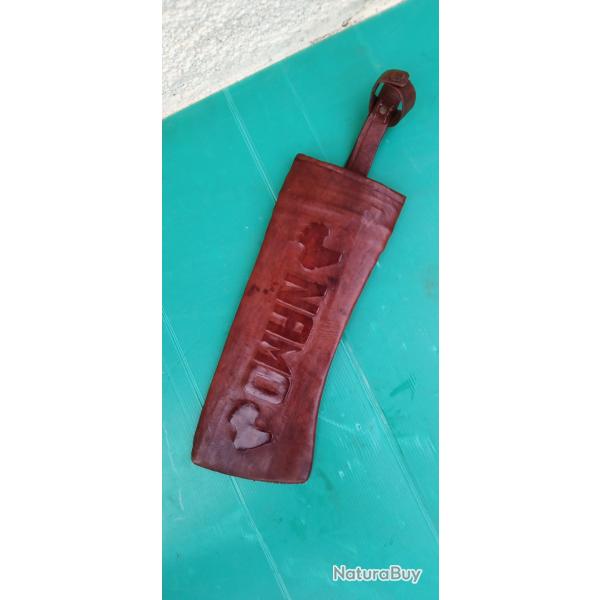 GRAND  MODELE DE  FOURREAU  RIGIDE RECOUVERT DE CUIR  :  COUTEAU  ,  MACHETTE ,  ................