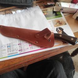 Couteau de cuisine pour grosse d&eacute;coupe avec fourreau biensur.