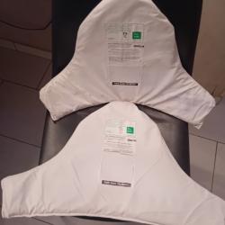 Ench&egrave;re lot de 2 plaques balistiques contre les armes de poings et les lames AEGIS 56X36 et 52x35 cm