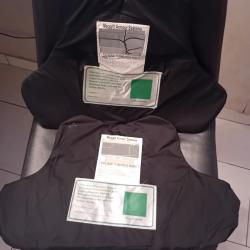 Ench&egrave;re lot de 2 plaques balistiques 3a contre les armes de poings et les lames 47X29 cm et 45x33 cm