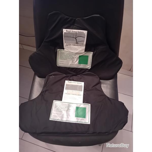 Ench�re lot de 2 plaques balistiques 3a contre les armes de poings et les lames 47X29 cm et 45x33 cm