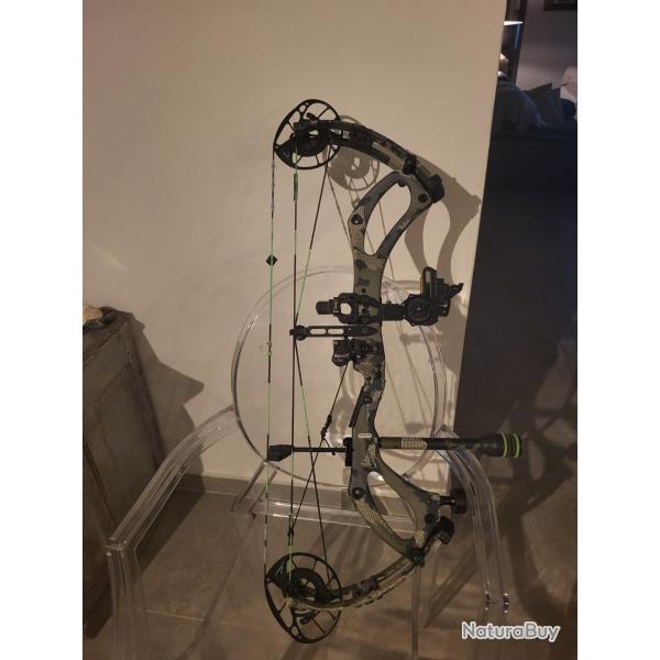 Arc de chasse en carbone PSE Mach30 DS en kuiu verde.