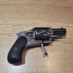 Revolver hammerless calibre 320 avec gravures, fabrication li&egrave;geoise de qualit&eacute;