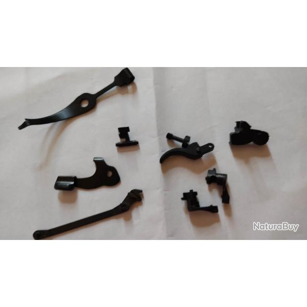 Lot de pi�ces d�tach�es pour le pistolet Makarov