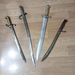 Lot de glaives et ba&iuml;onnettes &agrave; restaurer et compl&eacute;ter.