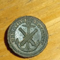 Bouton du premier r&eacute;giment d'artillerie Marine. Premier Empire.