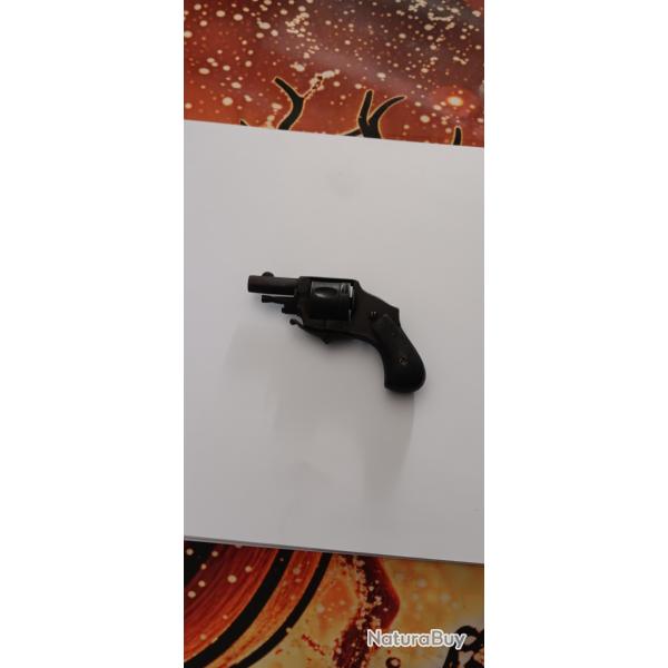 Pistolet de collection syst�me amerles calibre 320