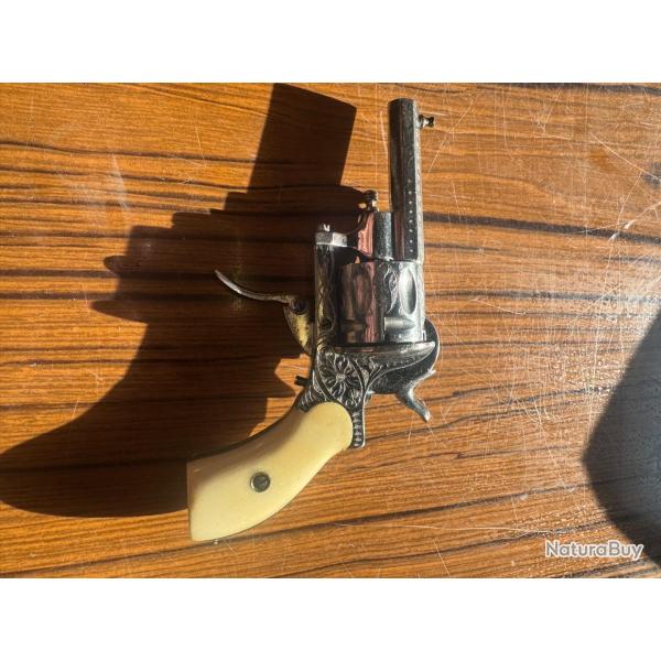 Superbe revolver 5mm � broche fin XIX�me