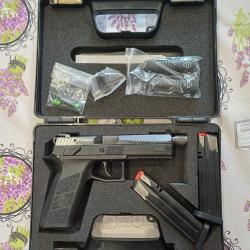 Vends CZ P-09 filet&eacute; &eacute;tat neuf