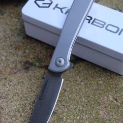 Couteau Karbon Tidbit Satin Lame Acier N690 Manche Acier Framelock IKBS Clip B105