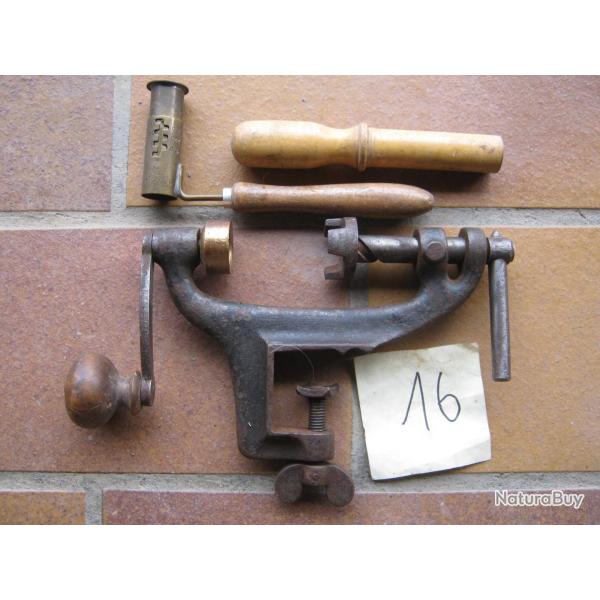 UN SERTISSEUR CAL16 K