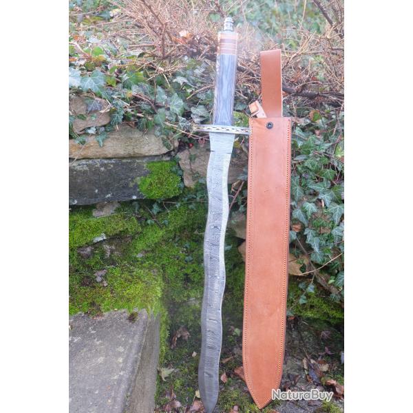 Ep�e De Barbare Lame Damas 512 Couches Forg�e Manche Bois Etui Cuir Fabrication Artisanale