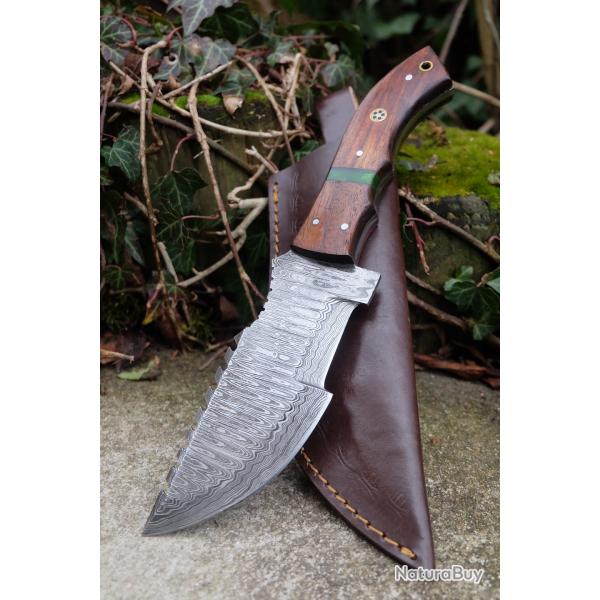 Couteau de Chasse Trakker Damas Grosse Lame 256 Couches Manche Bois Fabric Artisanale Etui Cuir 01