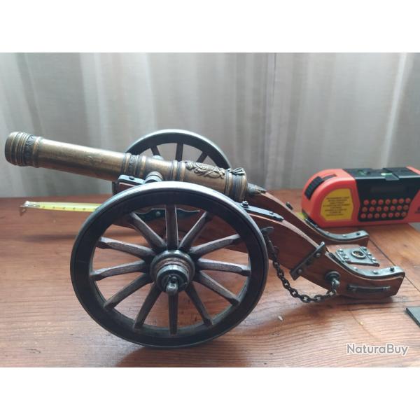 Tr�s beau canon decoratif