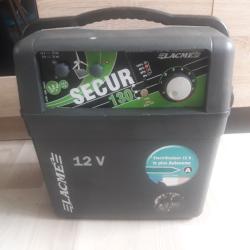 Electrificateur de cloture