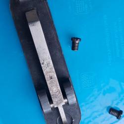 Fond de magasin pour Kropatschek 1886 portugais ( Steyr ) et vis