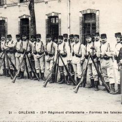 CPA - ORLEANS -131e  R&eacute;giment d'infanterie - Formez les faisceaux - N&deg;7448