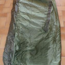 SAC DE COUCHAGE T.T.A DE L'ARMEE FRANCAISE DE 1986, LONGUEUR DU COUCHAGE 170 CM , POIDS 2 kilos ,BON