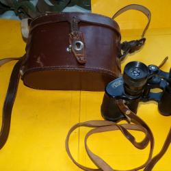 JUMELLES OPTALUX 8 X 25 AVEC SA SANGLE DE COU , BOITE EN CUIR AVEC SANGLE DE TRANSPORT ET FERMETURE