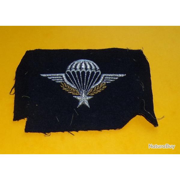 TISSU : BREVET DE PARACHUTISTE DE L'ARMEE FRANCAISE  , LONGUEUR 10 CM , BON ETAT VOIR PHOTOS . POUR