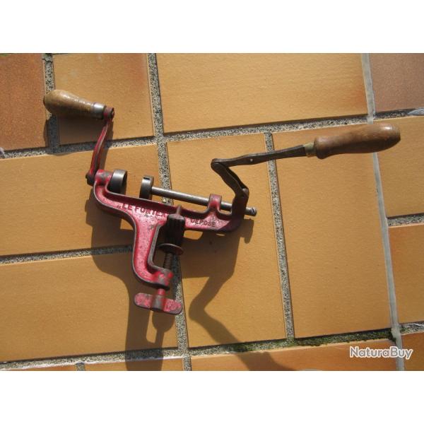 UN SERTISSEUR CAL 10