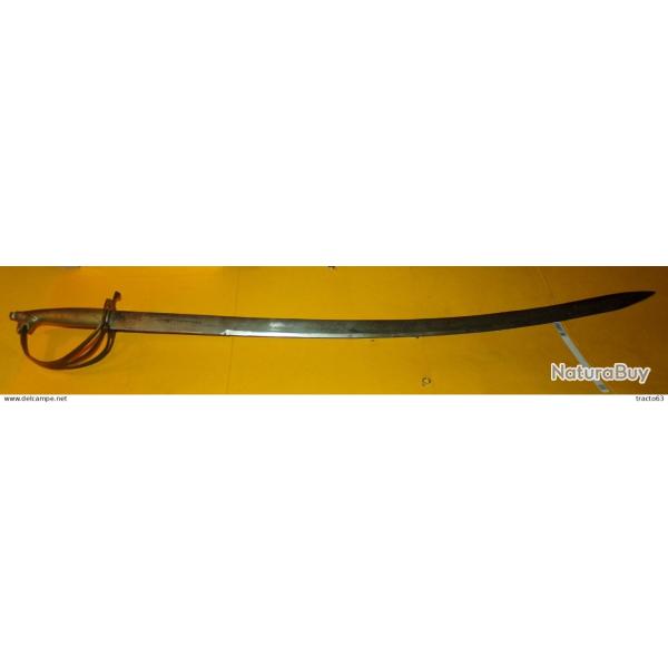 SABRE DE FABRICATION ARTISANALE POUR DECORATION OU THEATRE OU AUTRE  , LONGUEUR DE LA LAME 74 CM LON