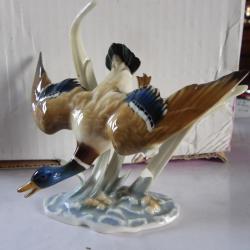 Figurine vintage Lorenz Hutchenreuther Mini Canard colvert en vol en porcelaine