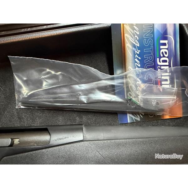 BROWNING MARAL 4X hunter calibre 7RM  crosse trou de pouce black/black neuve + kit battue