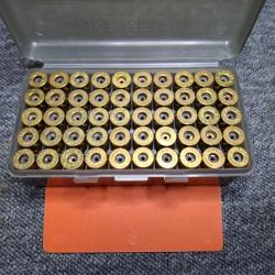 Bo&icirc;te avec &Eacute;tuis de 44 mag vides non amorc&eacute;es