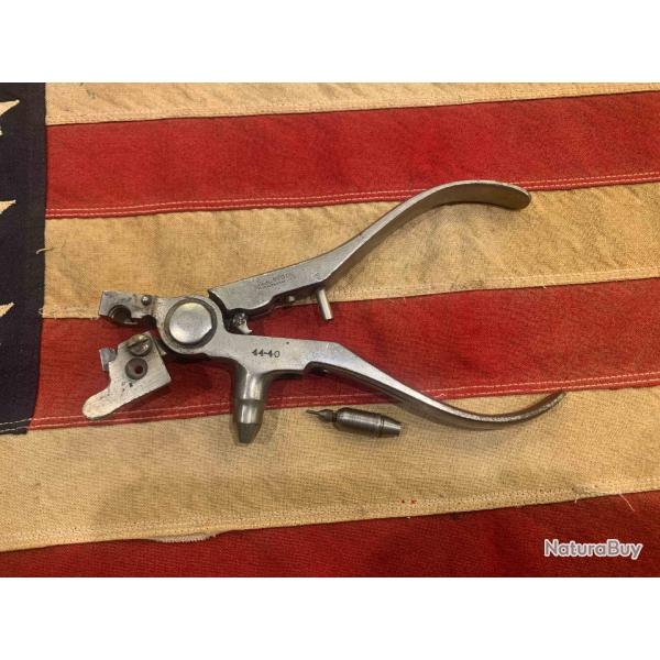Pince manuelle de rechargement Ideal calibre 44-40 Winchester