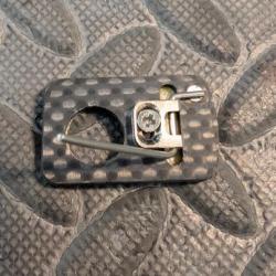 Repose fl&egrave;che magn&eacute;tique droitier &agrave; coller carbone