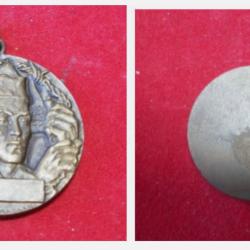 FRANCE -MEDAILLE COMMEMORATIVE PRISONNIER DEPORTE 1939 1945 M&eacute;daille de bronze sign&eacute;e G Simon magnau