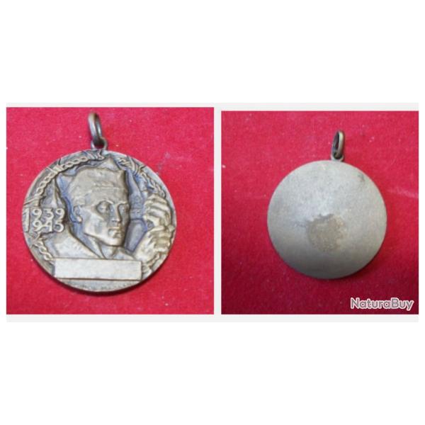 FRANCE -MEDAILLE COMMEMORATIVE PRISONNIER DEPORTE 1939 1945 M�daille de bronze sign�e G Simon magnau