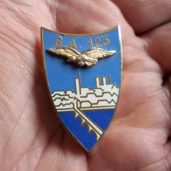 INSIGNE BA 123 ORLEANS ( ARTHUS BERTRAND EMAIL )