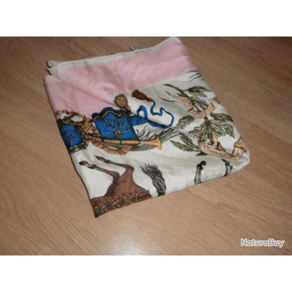 foulard carr� militaire  pure soie natuelle / fran�ois de rex  /  90 X 90